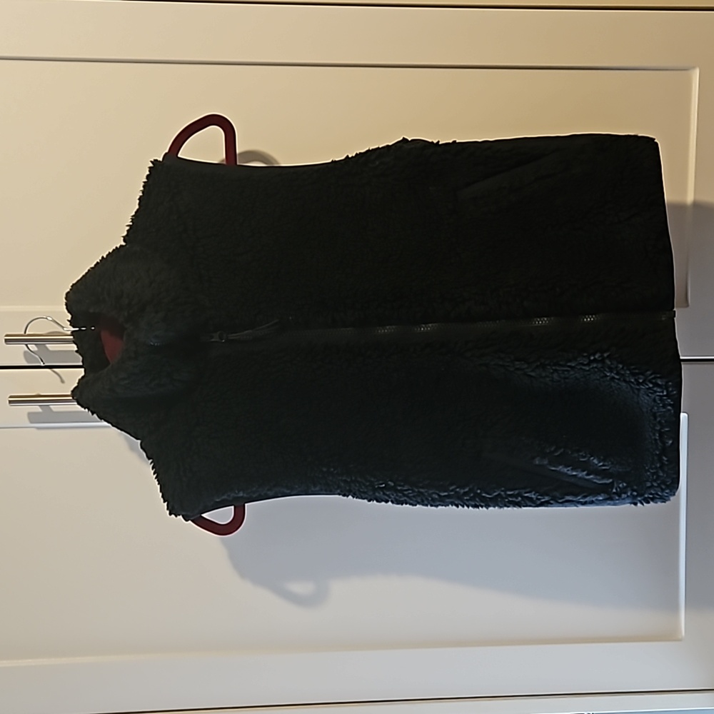 TNA (Aritzia) Teddy fleece vest